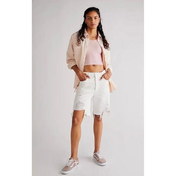 CITIZENS OF HUMANITY Ambrosio Short Womens 25 White Relaxed Bermuda Cut Off NWT - Picture 1 of 16